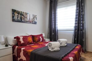 1 slaapkamer, een strijkplank/strijkijzer, gratis wifi, beddengoed