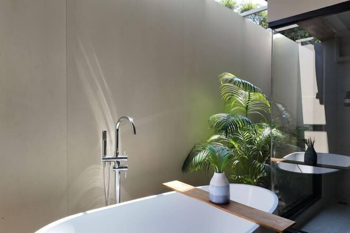 Baño | Secador de pelo, bidé y toallas