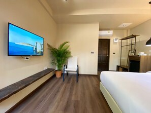 Chambre de base double, 1 très grand lit | Accès au Wi-Fi (inclus), literie fournie