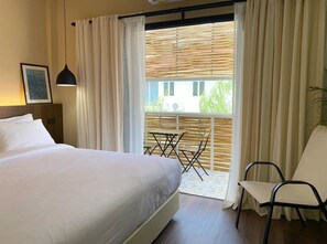 Chambre Double Standard, 1 très grand lit, vue jardin