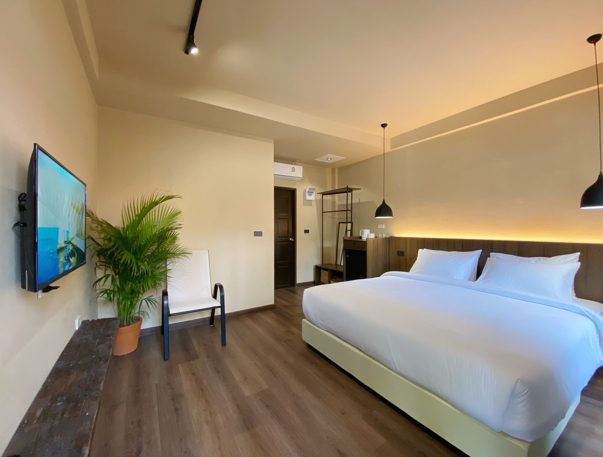 Basic Double Room, 1 King Bed | Free WiFi, bed sheets