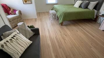 4 bedrooms, in-room safe, desk, iron/ironing board