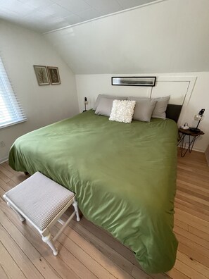 4 bedrooms, in-room safe, desk, iron/ironing board