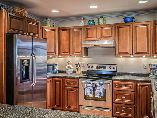 Refrigerador, microondas, horno y parrilla de estufa 