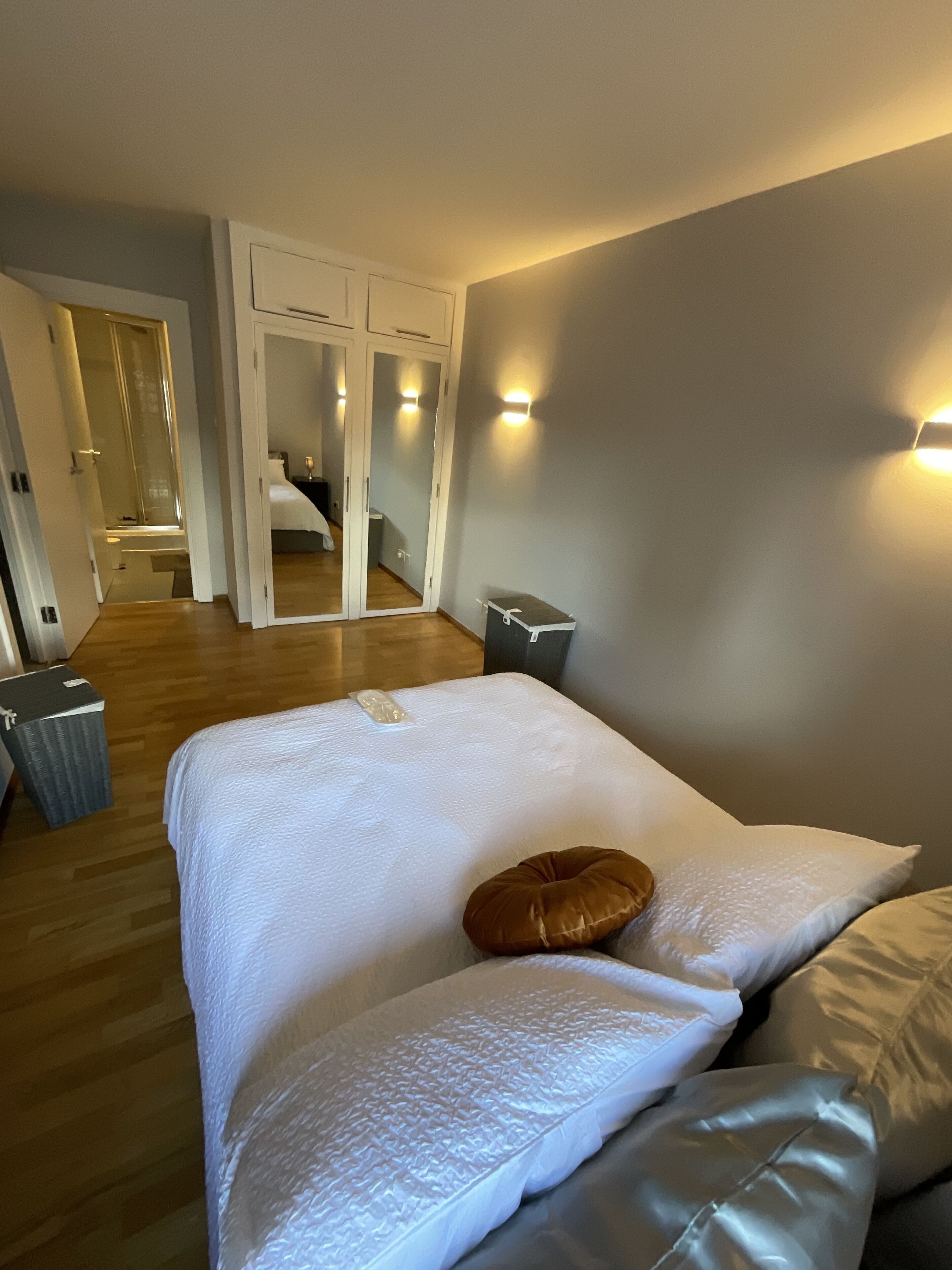 Flat on the banks of the Thames