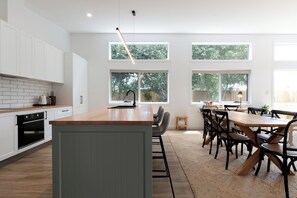 Fridge, microwave, oven, stovetop - Home Sweet Home with Secure Parking (Kings Meadows)