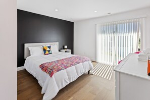 5 bedrooms, desk, iron/ironing board, WiFi
