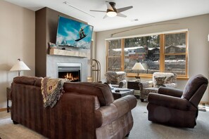 Condo, 3 Bedrooms | Living area | Smart TV