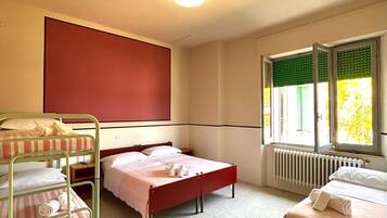 Basic Quadruple Room | Bed sheets