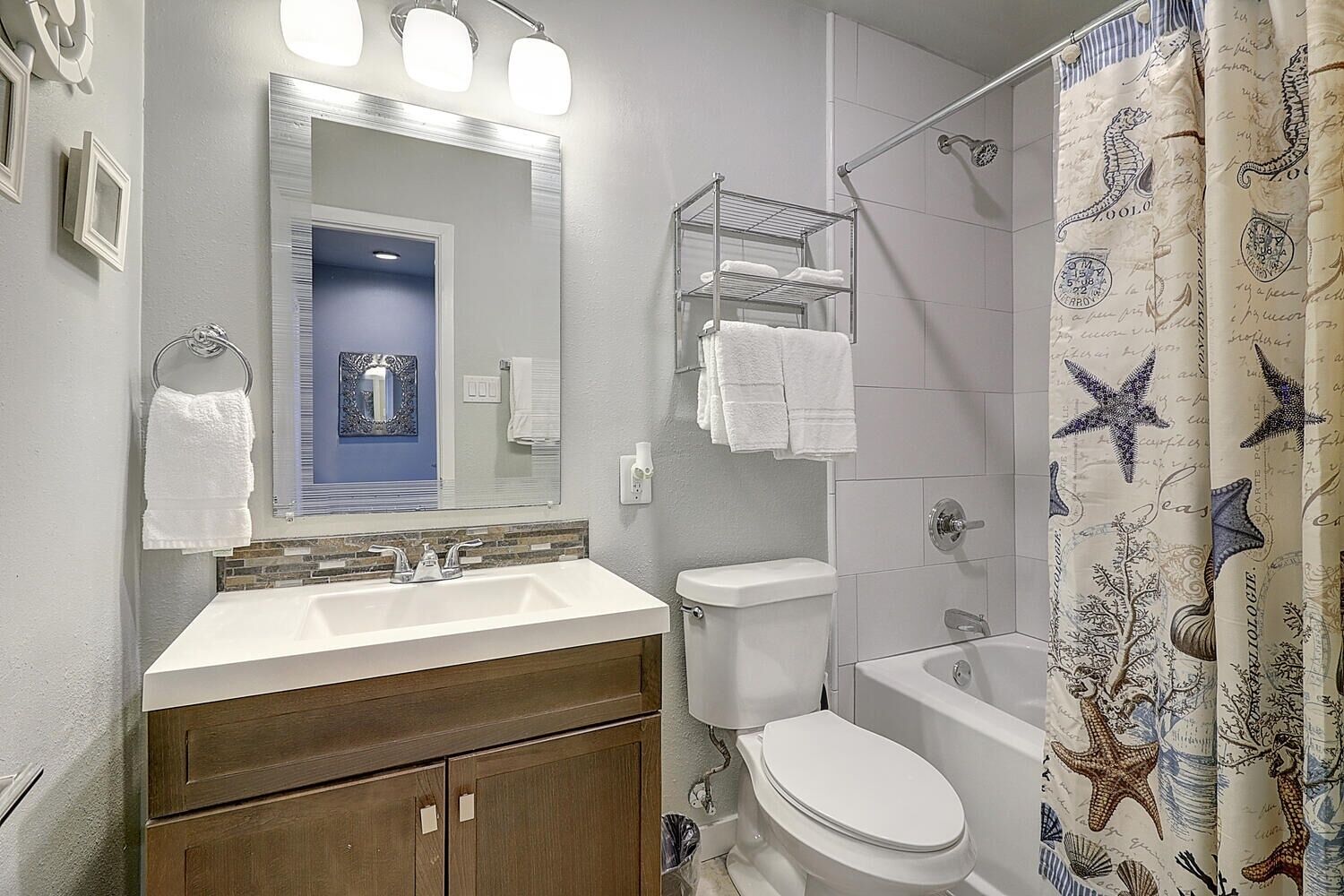 Bay Tree A11/12 3 Bedroom Condo by Redawning