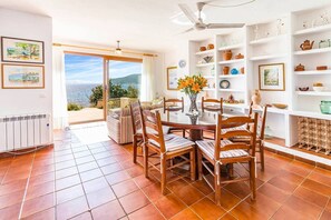 Dining - Sailor's house in front of the island of dragonera (Sant Elm)