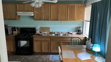Cottage, 3 Bedrooms | Private kitchen | Fridge, oven, coffee/tea maker, toaster