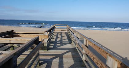 Historic Beach Side Getaway - Pet Friendly, Wifi 3 Bedroom Cottage by RedAwning