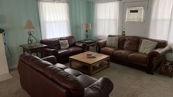 Cottage, 3 Bedrooms | Living area | Smart TV