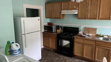 Cottage, 3 Bedrooms | Private kitchen | Fridge, oven, coffee/tea maker, toaster