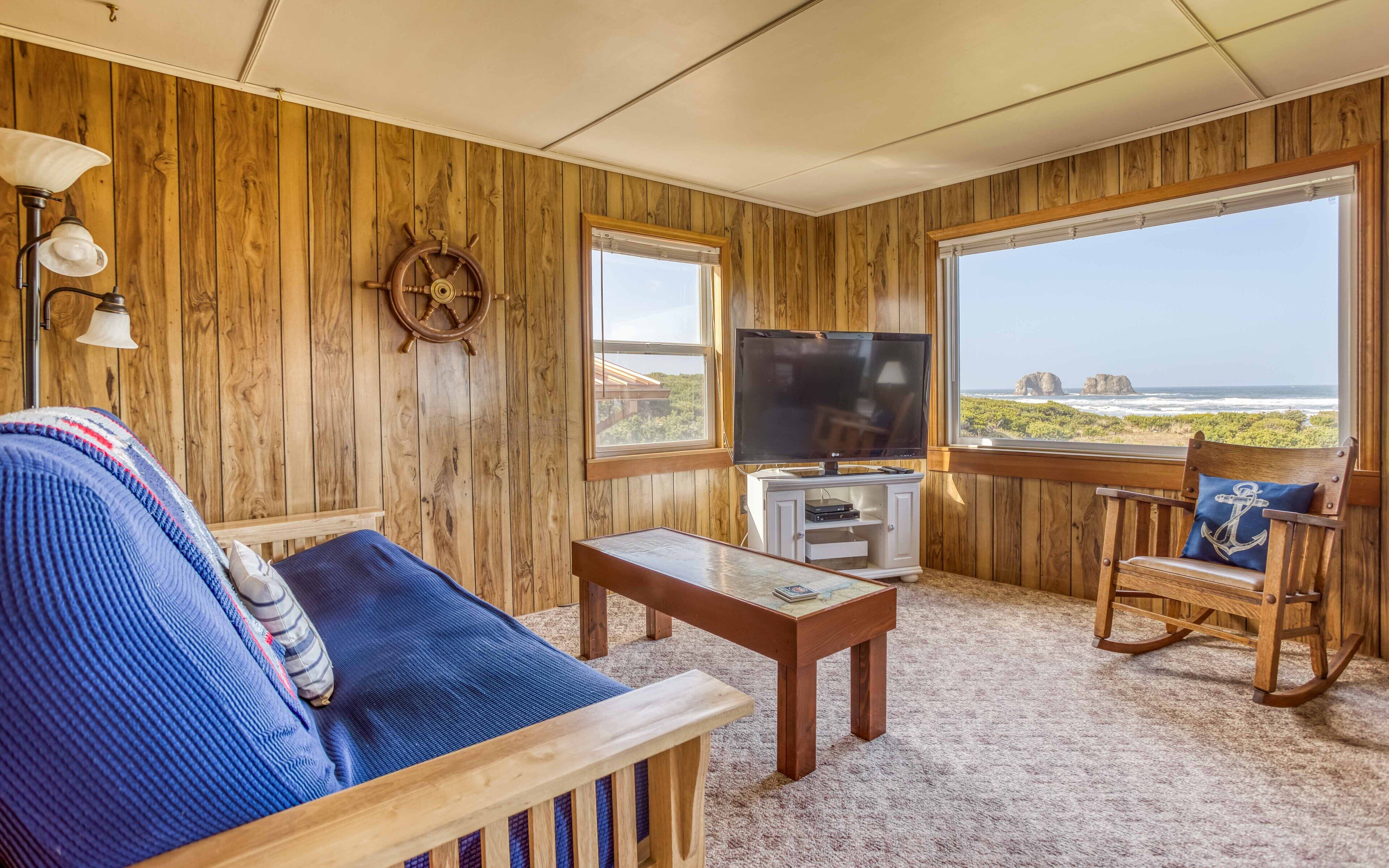 Cozy Upper-Level Duplex Home has Twin Rocks Views and Immediate Beach Access!