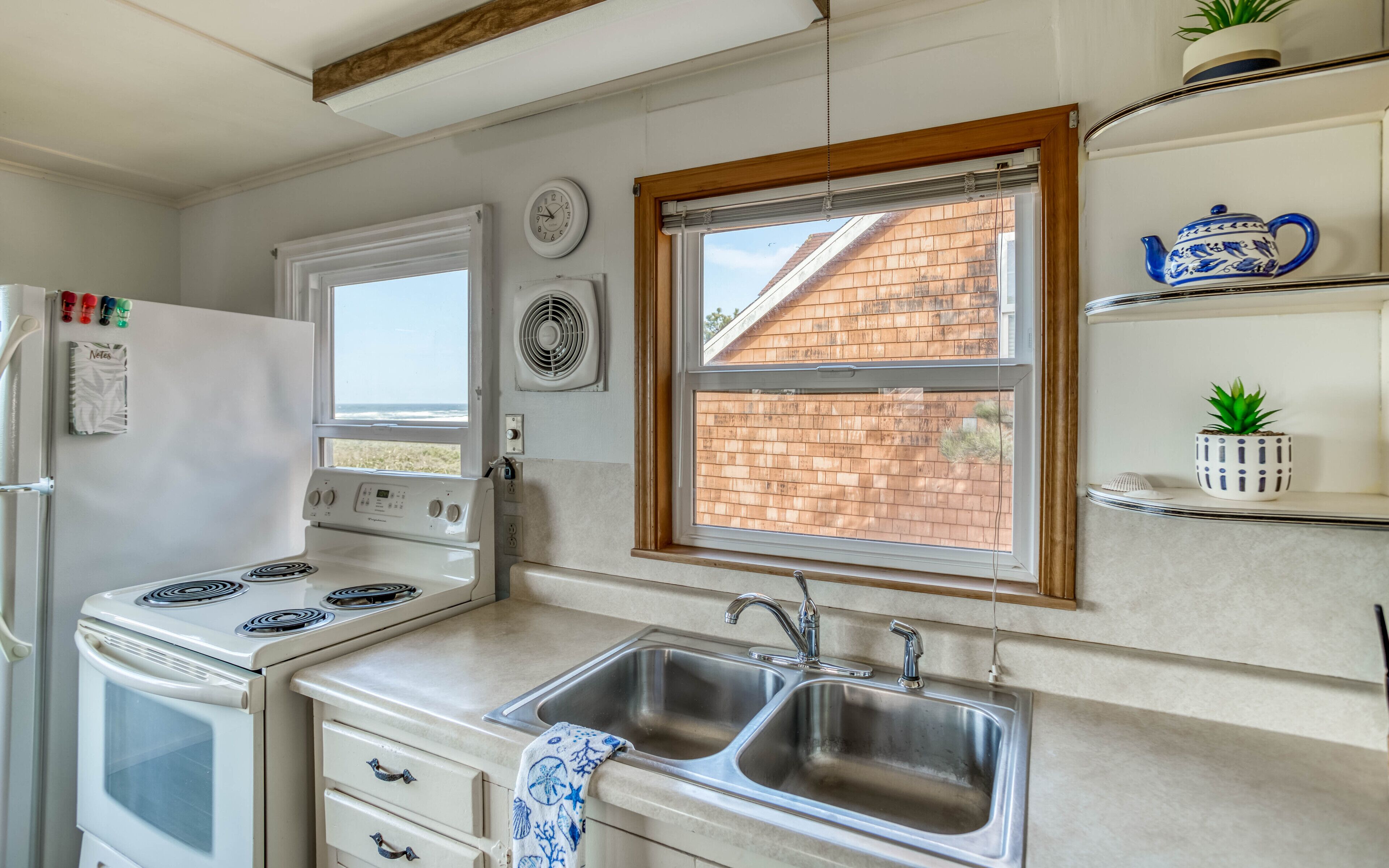 Cozy Upper-Level Duplex Home has Twin Rocks Views and Immediate Beach Access!