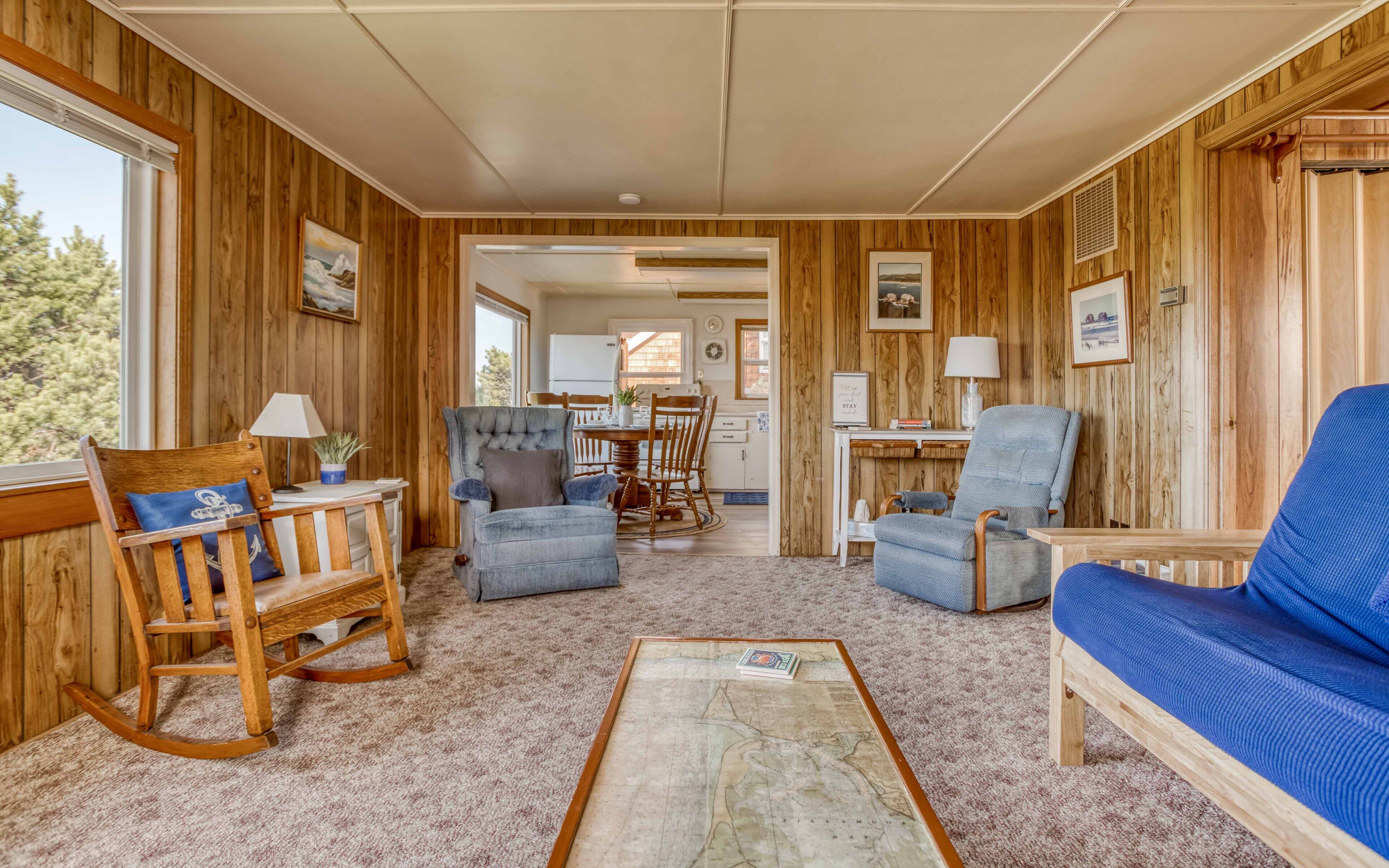 Cozy Upper-Level Duplex Home has Twin Rocks Views and Immediate Beach Access!