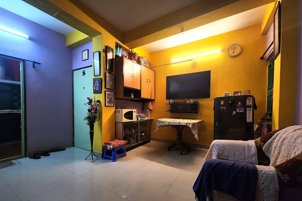 Family apartment in South Kolkata