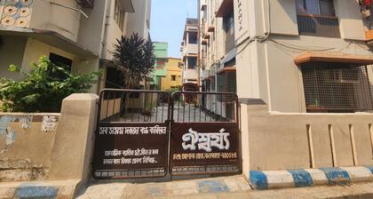 Family apartment in South Kolkata