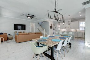 Dining - Beachy Keen | Beach essentials, Bikes, & Close walk to beach (Fernandina Beach)