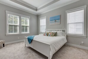 3 bedrooms, iron/ironing board, free WiFi, bed sheets - Beachy Keen | Beach essentials, Bikes, & Close walk to beach (Fernandina Beach)