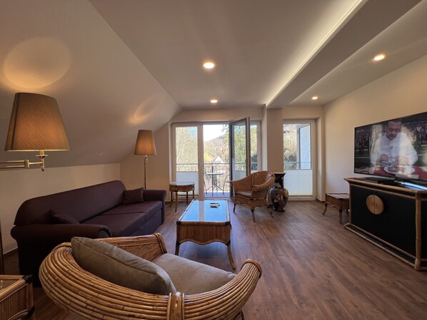 Living area - Stylish vacation apartment with river view (Wirsberg)