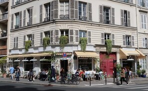 Exterior - ENCHANTING SAINT-GERMAIN HIDEAWAY:3-BEDROOM HOME STEPS FROM PARISIAN LANDMARKS (Paris)