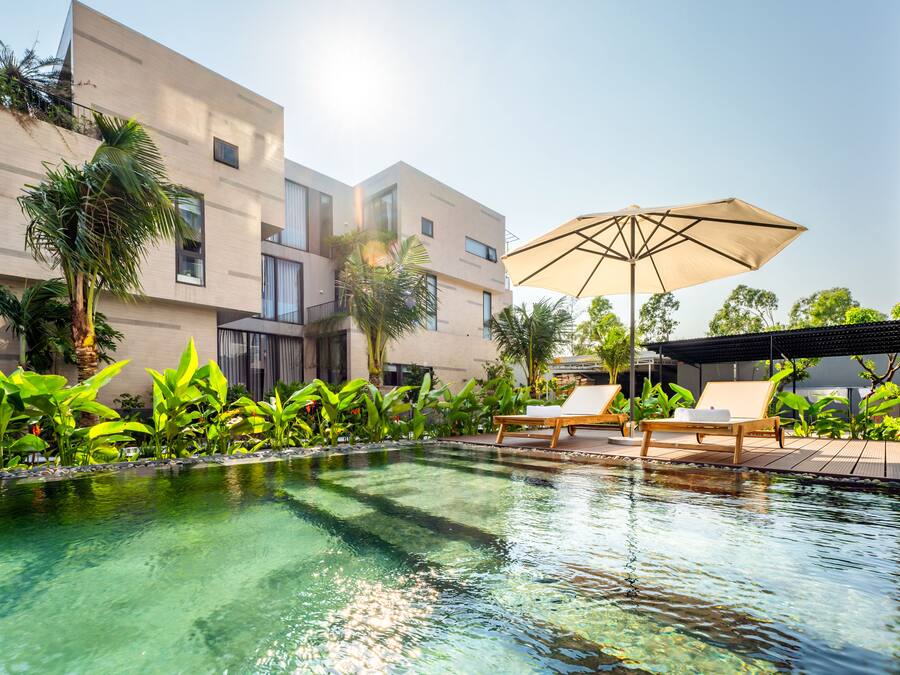Outdoor pool, pool loungers