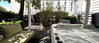 Historical Luxury Homes - Luxury family suite with terrace