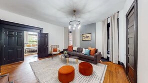 TV, offices - Stylish Apartment|Parking|0.6 miles from UofL (Louisville)