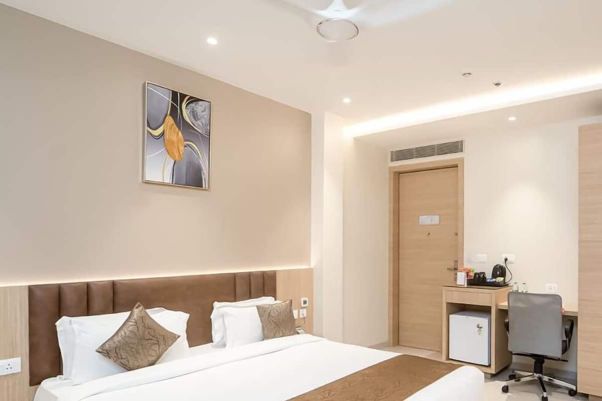 Egyptian cotton sheets, premium bedding, memory foam beds, minibar