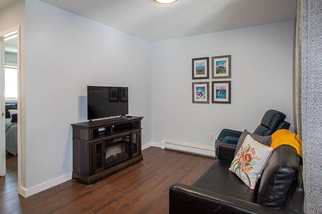 Midnight Sun Suites S