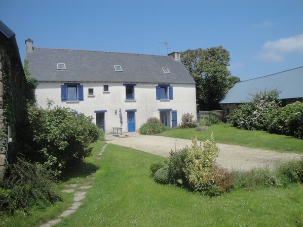 المنشأة من الخارج