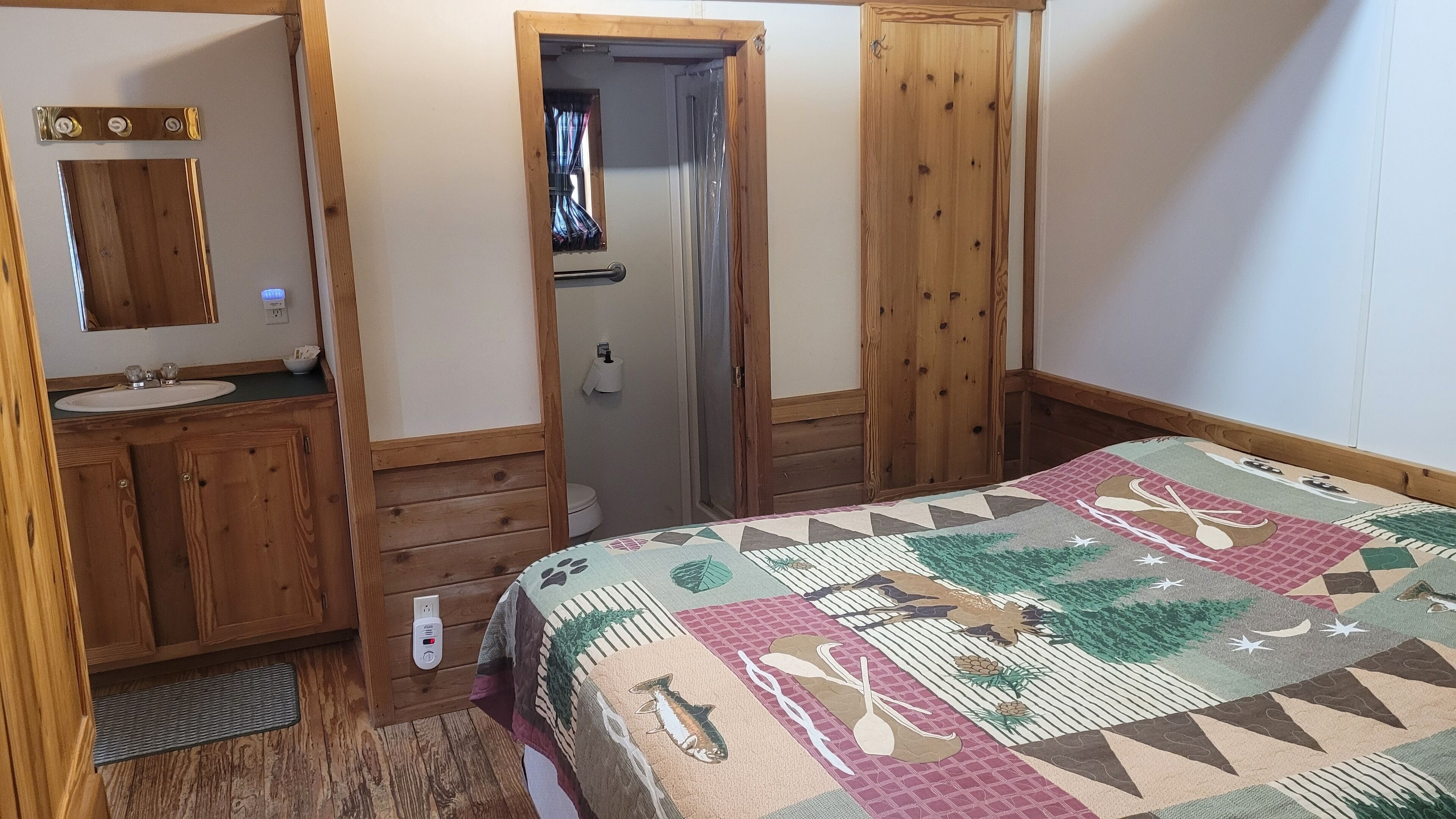 Evergreen Cottage near Crystal Mtn