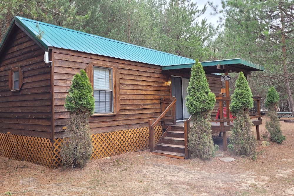 Evergreen Cottage near Crystal Mtn