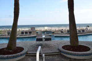 Piscine couverte, piscine extérieure