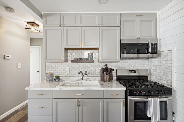 KĂŒhlschrank, Mikrowelle, Ofen, Herdplatte