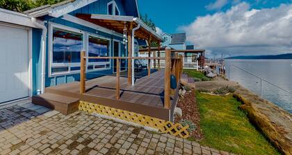 Waterfront cottage with furnished deck, full kitchen and amazing views