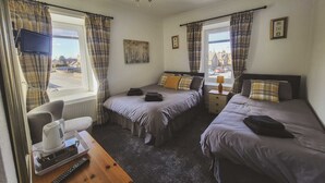 Unclassified image, 2 of 14, button - The Earn Hotel  (Perth)