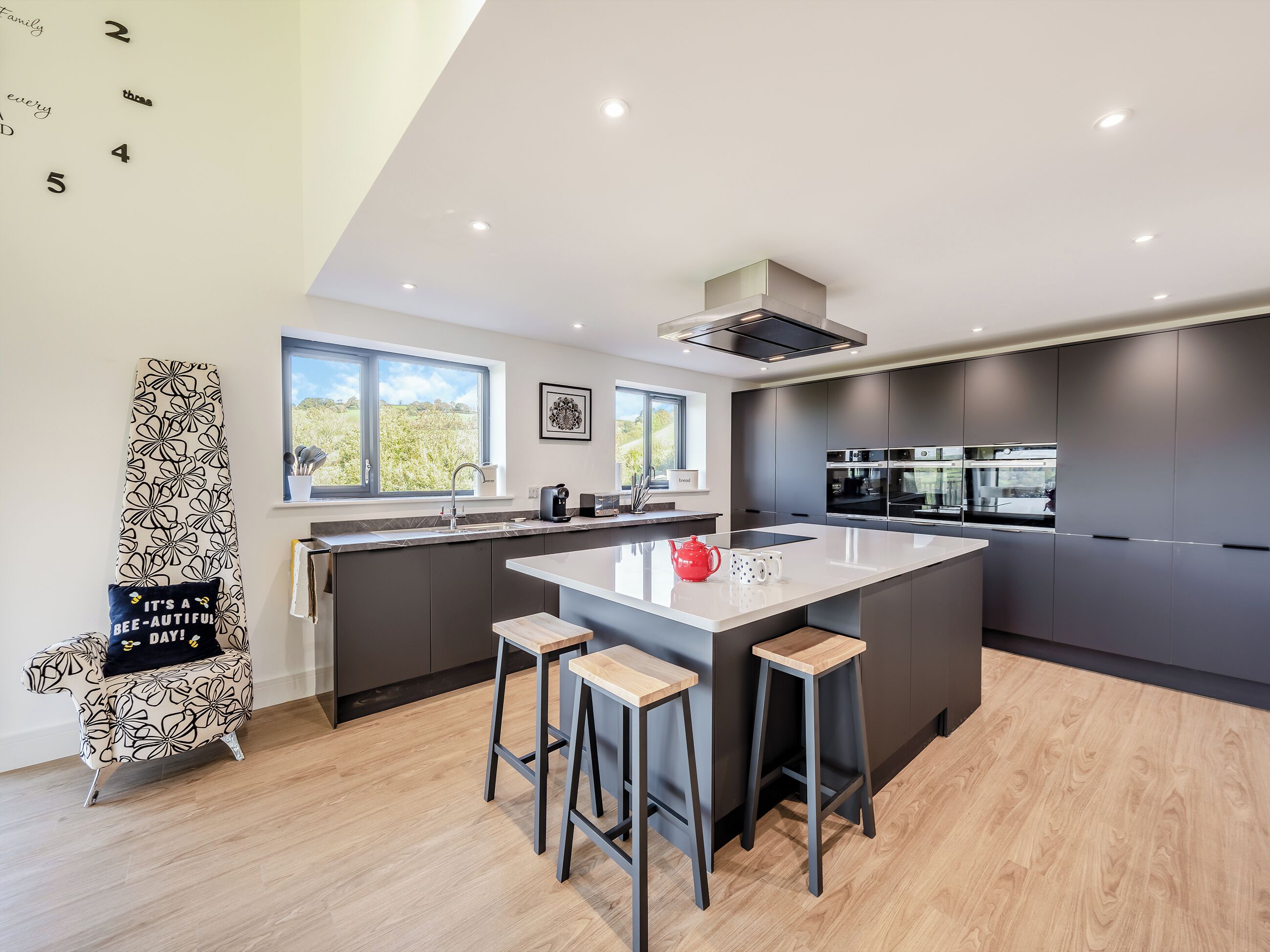 Astianpesukone, syöttötuoli