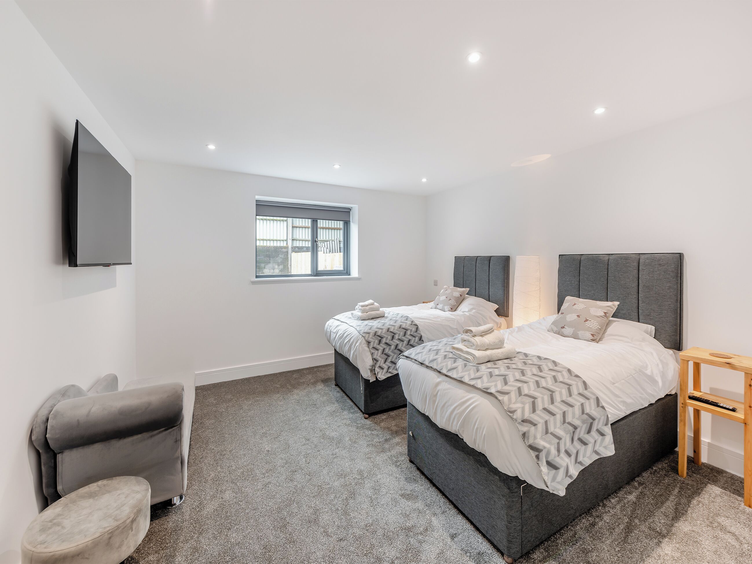 5 bedrooms, free WiFi, bed sheets