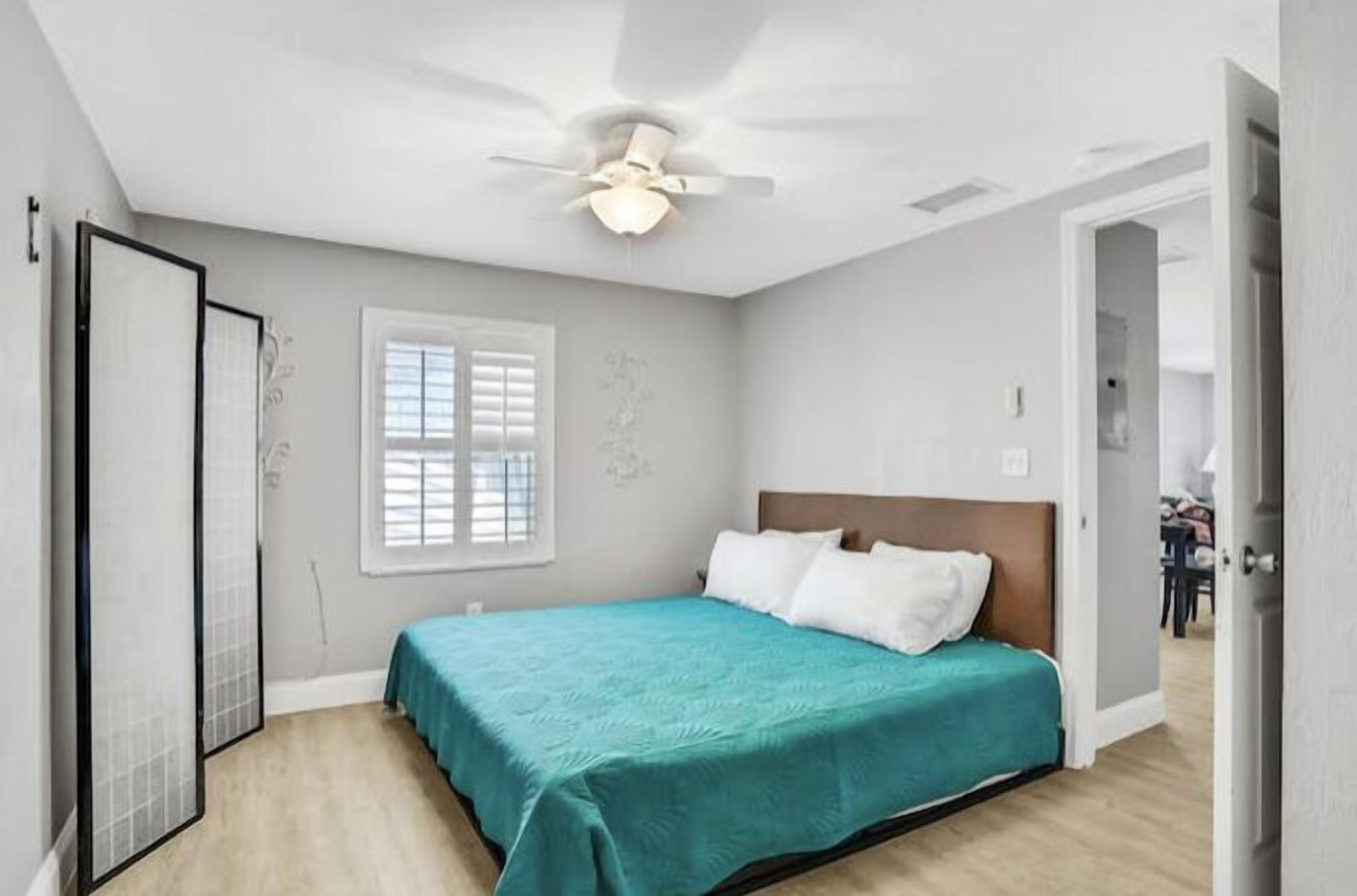 Snowbirds save 50% Clean , pets, beachside apt. Downtown Flagler Beach -Sleeps 4