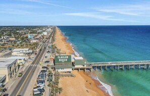 Beach - Snowbirds save 50% Clean , pets, beachside apt. Downtown Flagler Beach -Sleeps 4 (Flagler Beach)