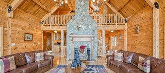 Inviting waterfront cabin with hot tub, kayaks, and beautiful sunsets