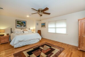 5 bedrooms, WiFi, bed sheets - Modern spacious two-story home (East Quogue)