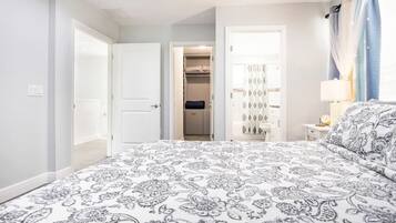 3 bedrooms, desk, iron/ironing board, WiFi (free)