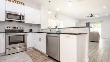 Coffee/tea maker, fridge, microwave, oven