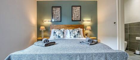 2 makuuhuonetta, silitysrauta/-lauta, ilmainen Wi-Fi, vuodevaatteet