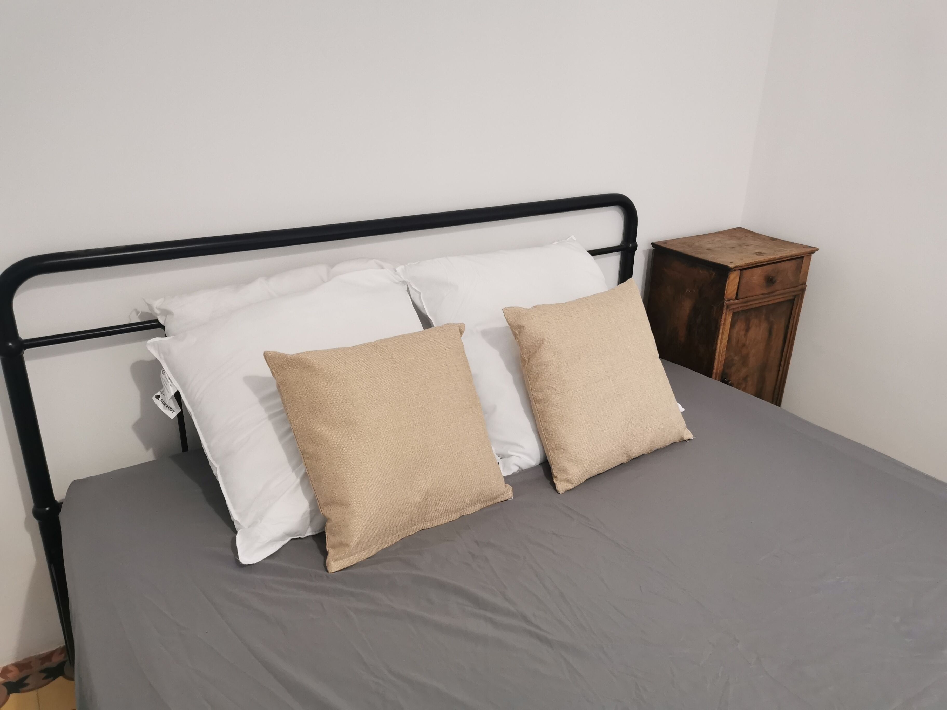 5 slaapkamers, een strijkplank/strijkijzer, reisbedje, wifi